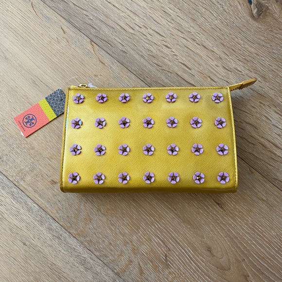 Tory Burch Handbags - Tory Burch clutch